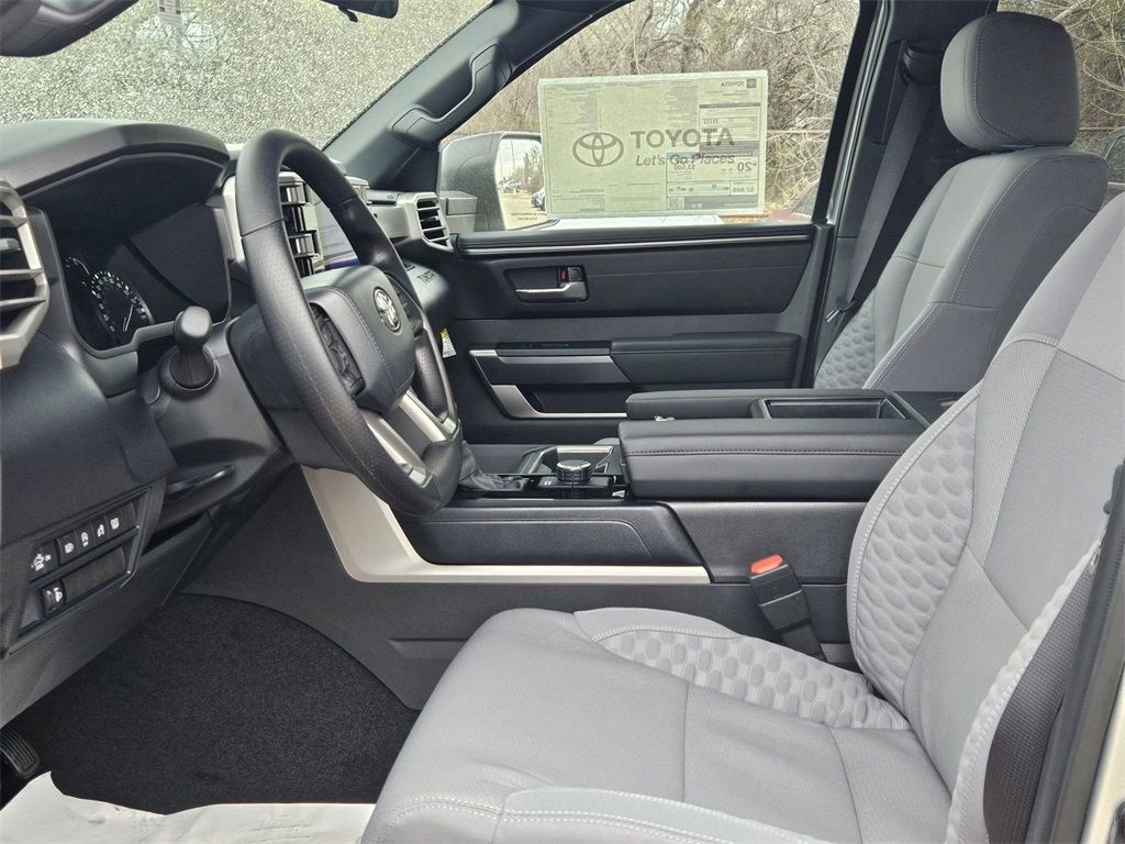 2025 Toyota Tundra SR5 - Photo 7