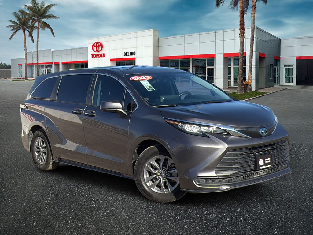 2023 Toyota Sienna LE
