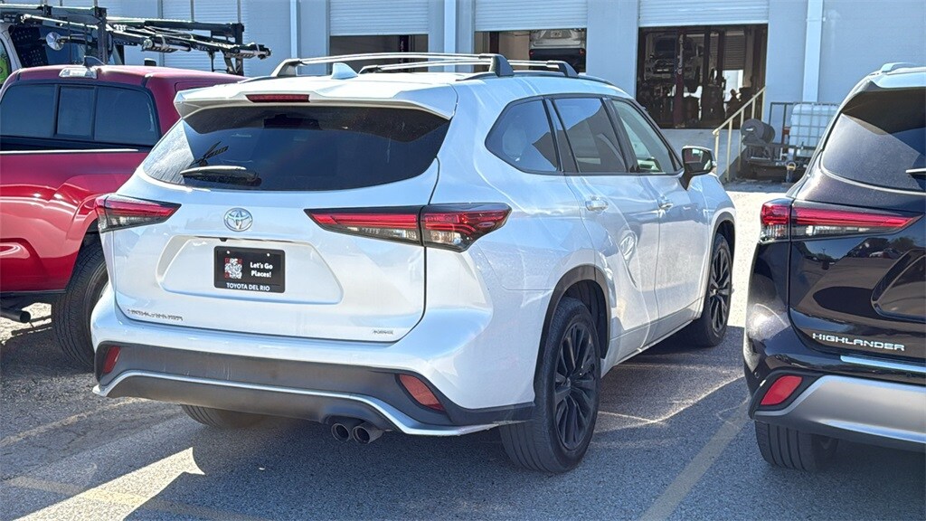 Used 2023 Toyota Highlander L SUV
