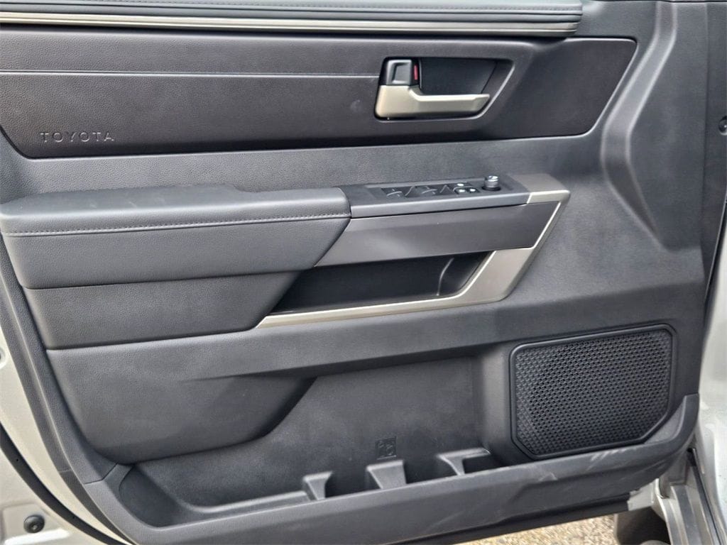 2025 Toyota Tundra SR5 - Photo 9