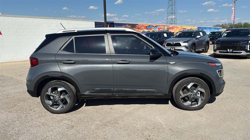 2024 Hyundai Venue SEL Limited photo 2