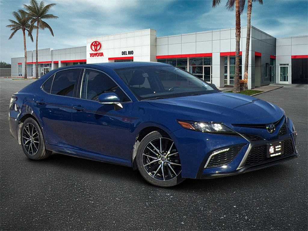 2023 Toyota Camry SE's photo