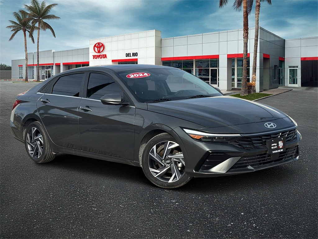 2024 Hyundai Elantra SEL's photo