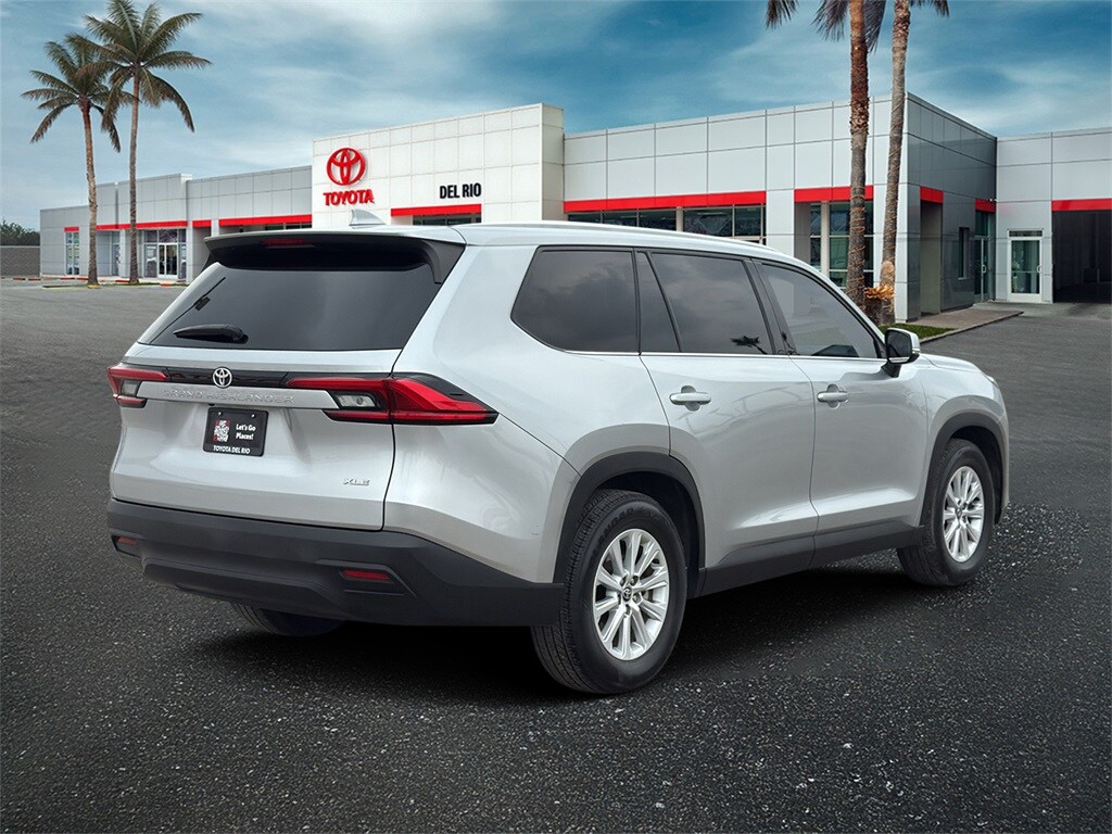 2024 Toyota Grand Highlander XLE photo 2