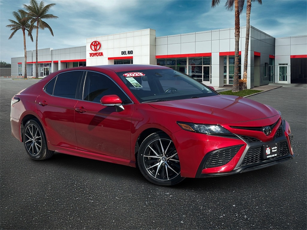 2023 Toyota Camry SE's photo