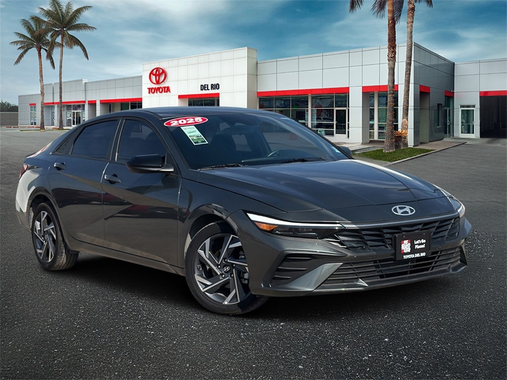 2025 Hyundai Elantra SEL's photo