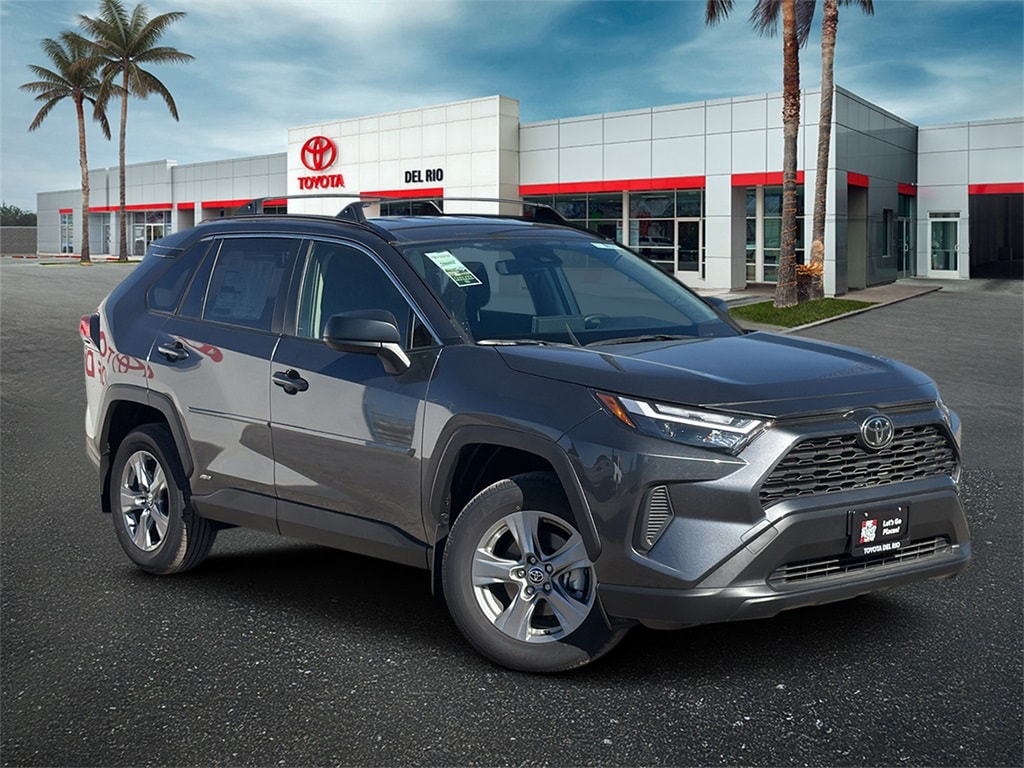 2025 Toyota RAV4 LE's photo