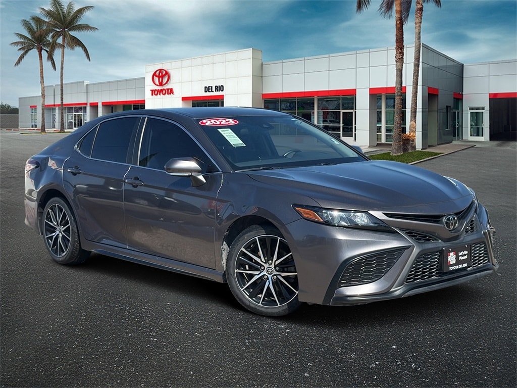 2023 Toyota Camry SE's photo