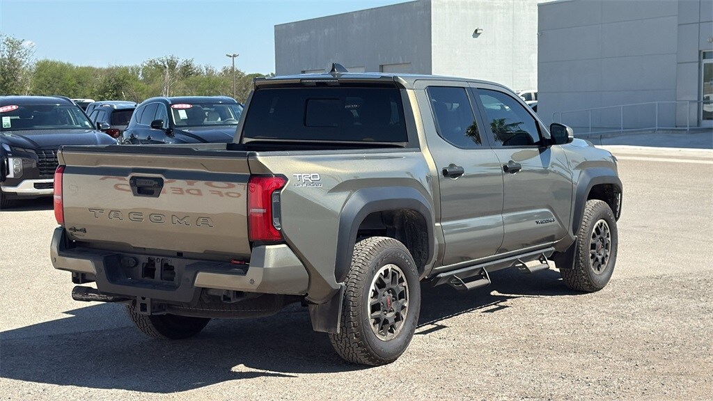 2024 Toyota Tacoma TRD Off-Road photo 3