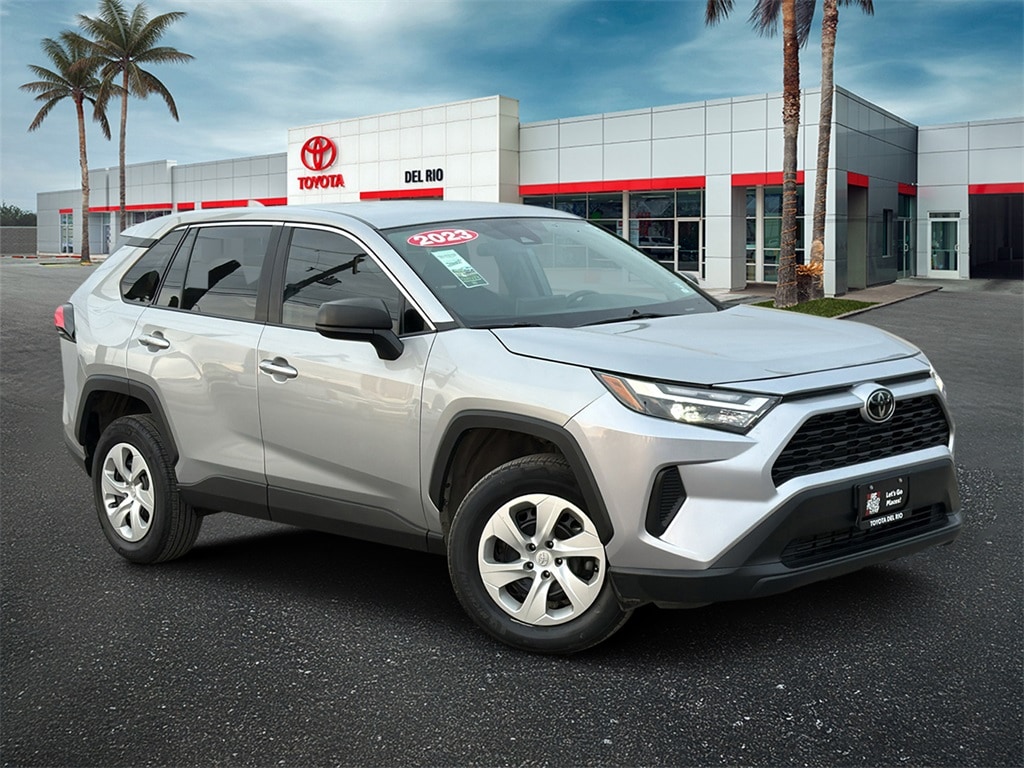 2023 Toyota RAV4 LE's photo