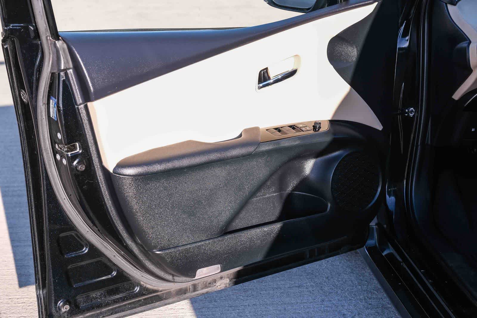 Thumbnail: 2021 Toyota Prius - 23