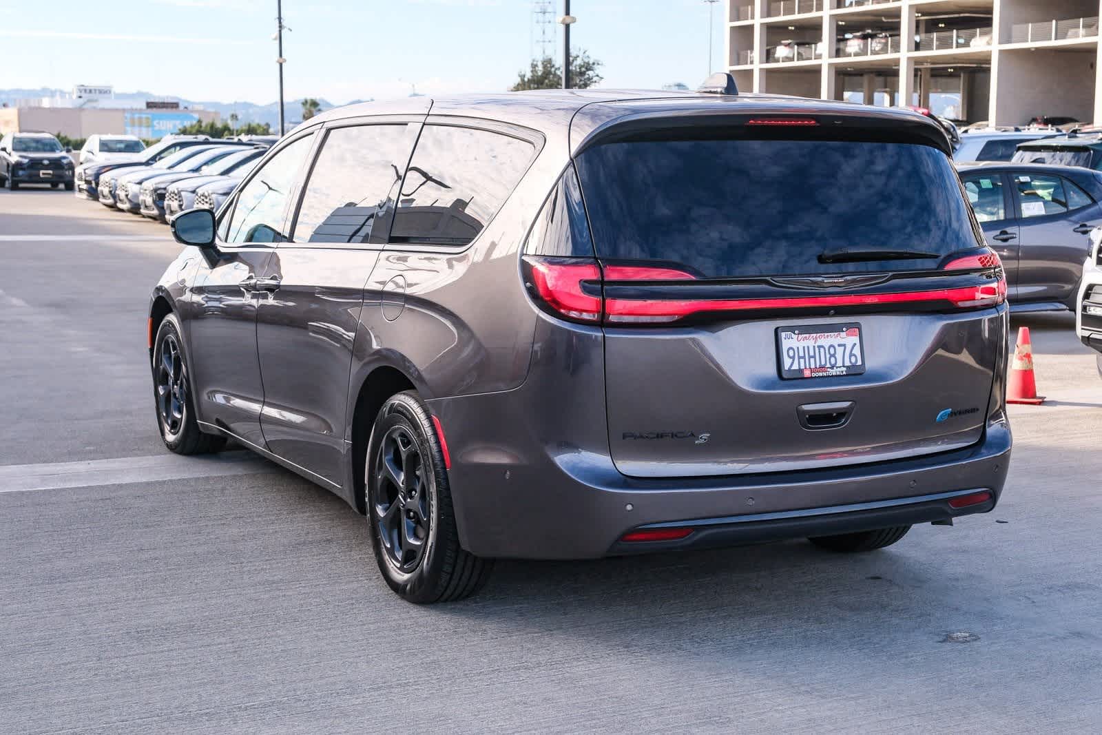 Thumbnail: 2023 Chrysler Pacifica - 6