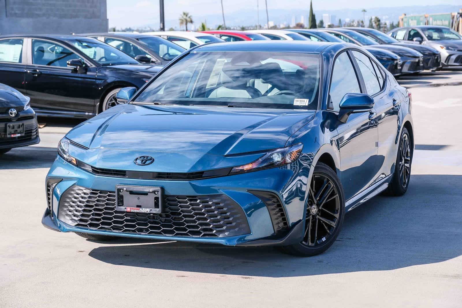 2026 Toyota Camry SE's photo