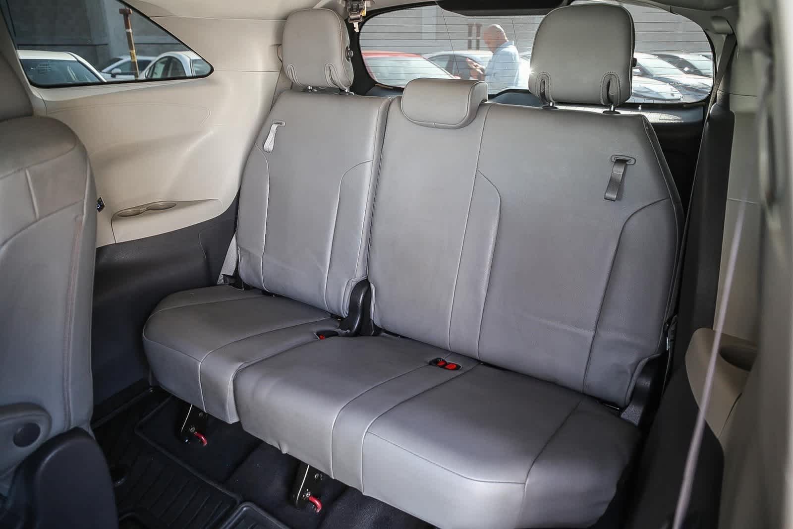Thumbnail: 2021 Toyota Sienna - 20