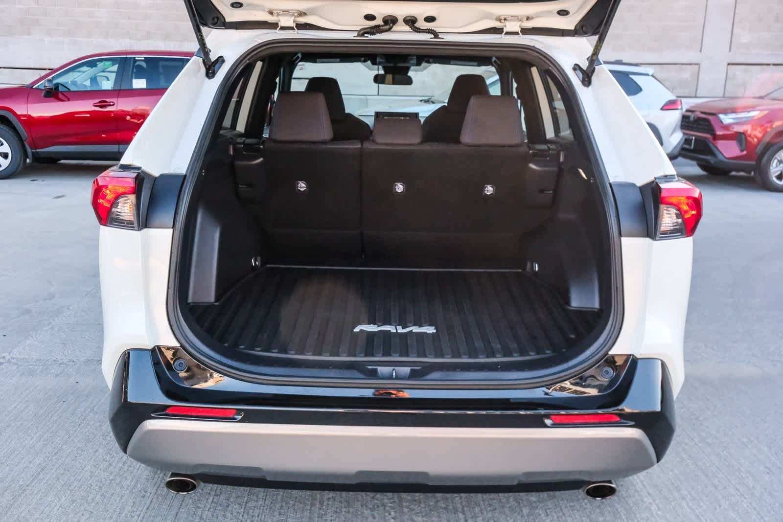 Thumbnail: 2022 Toyota RAV4 - 27