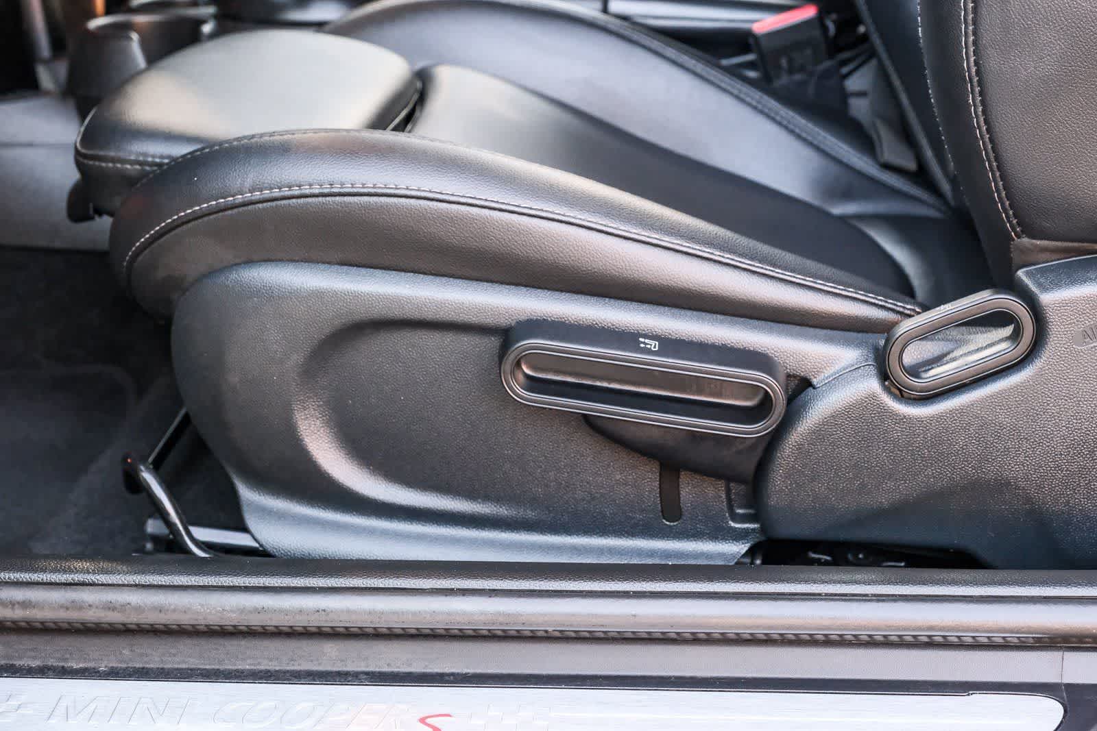 Thumbnail: 2019 MINI Cooper Hardtop - 23