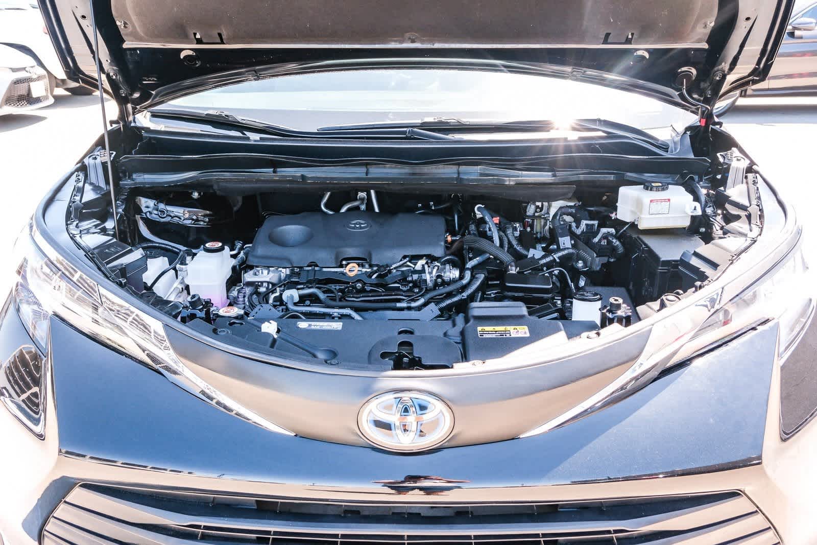 Thumbnail: 2023 Toyota Sienna - 28