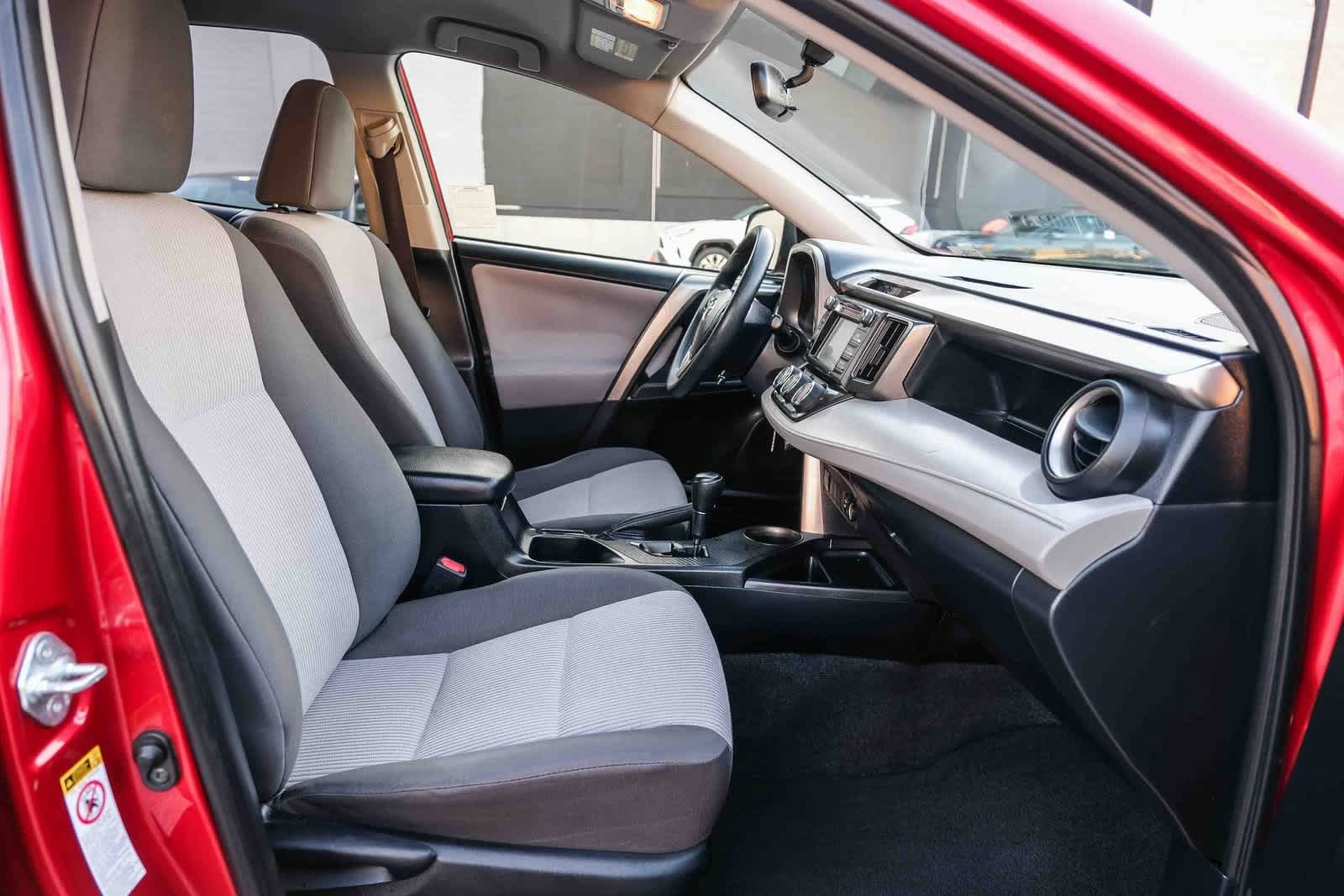 Thumbnail: 2015 Toyota RAV4 - 16