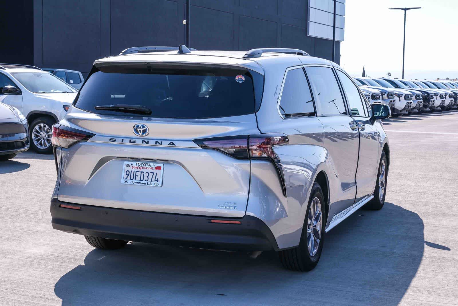 Thumbnail: 2023 Toyota Sienna - 4