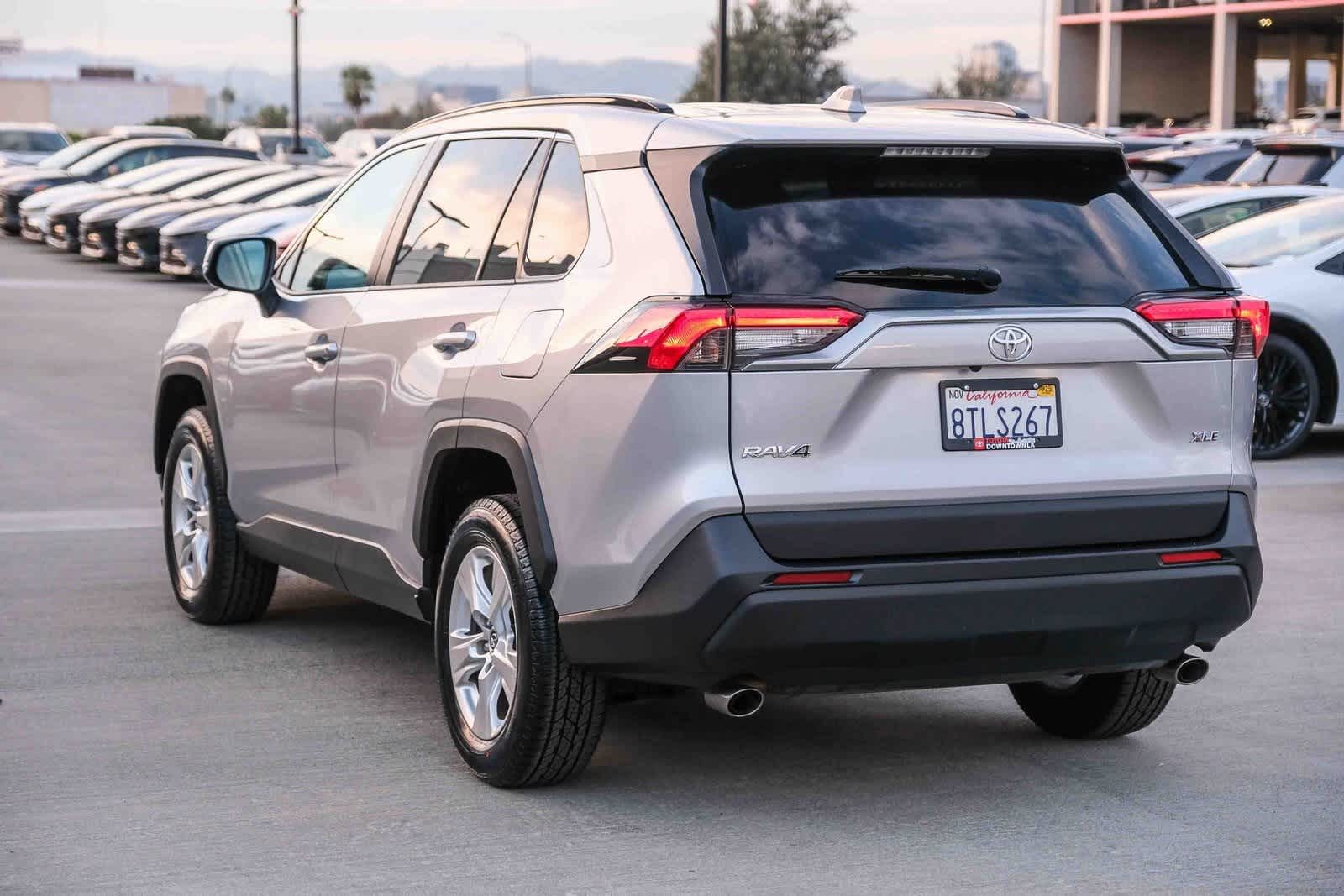 Thumbnail: 2021 Toyota RAV4 - 6