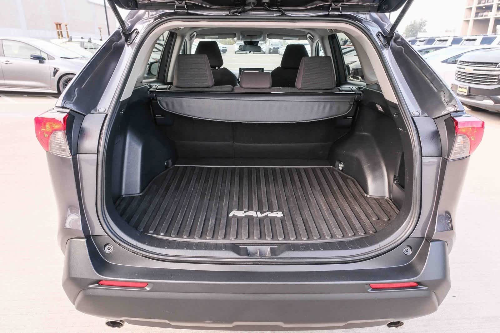 Thumbnail: 2020 Toyota RAV4 - 28