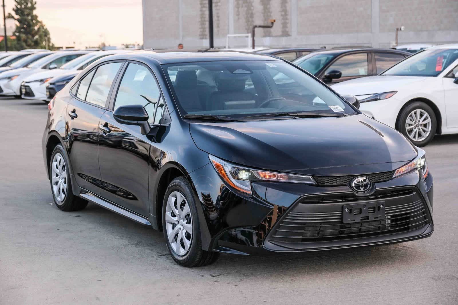 Thumbnail: 2025 Toyota Corolla - 3