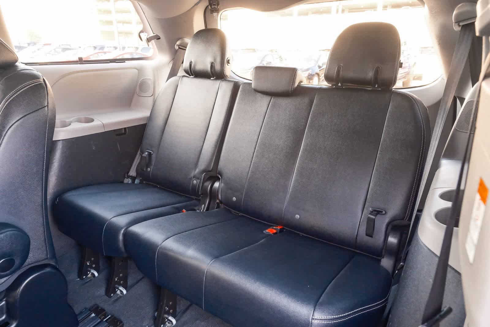 Thumbnail: 2019 Toyota Sienna - 20