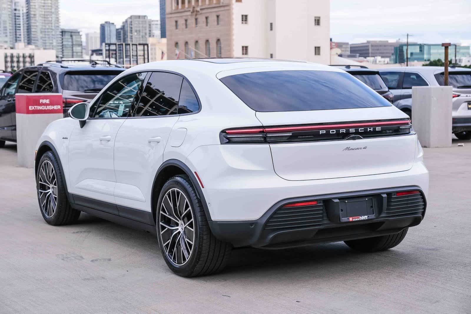 Thumbnail: 2024 Porsche Macan - 6