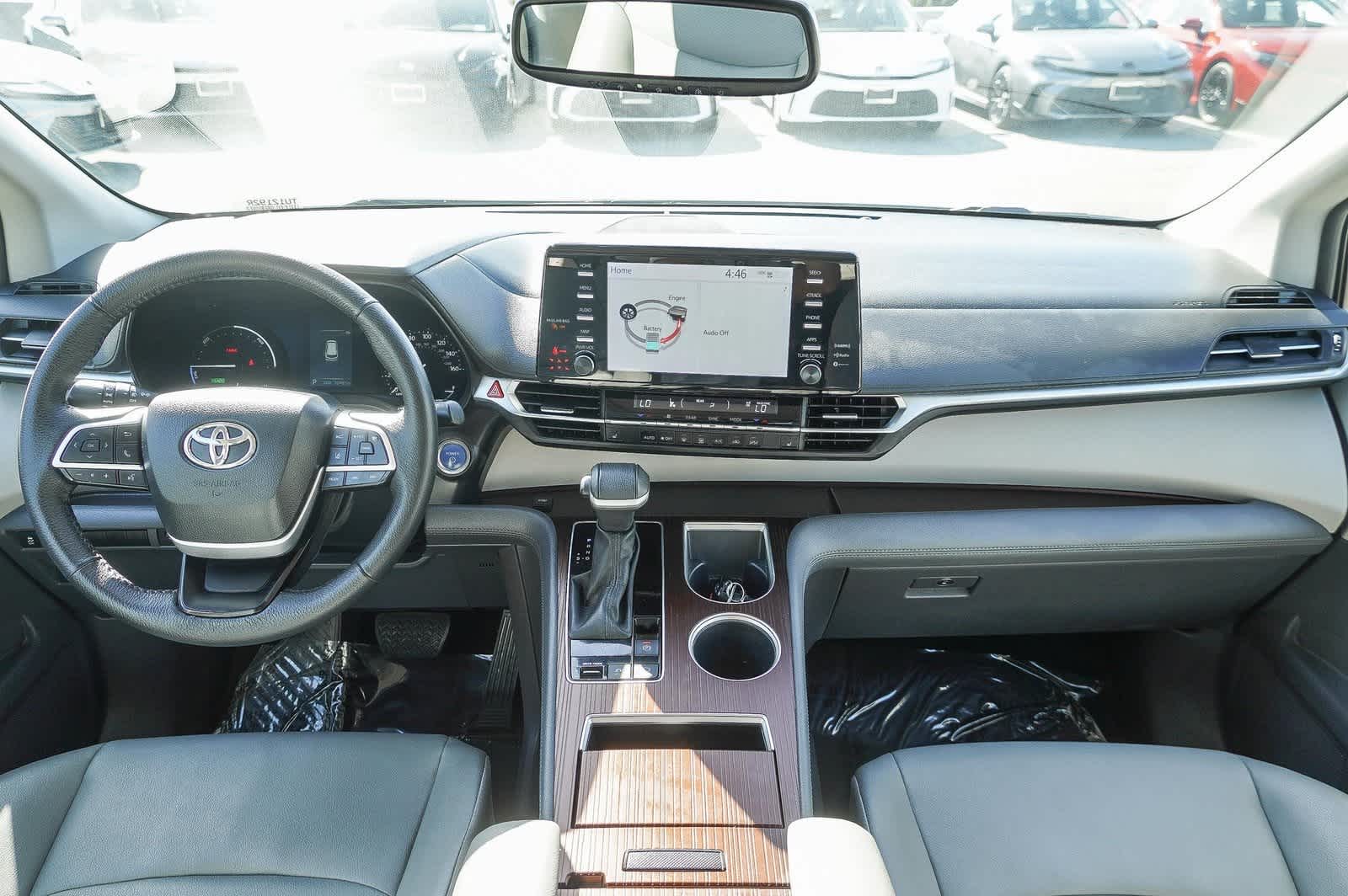 2023 Toyota Sienna XLE 13