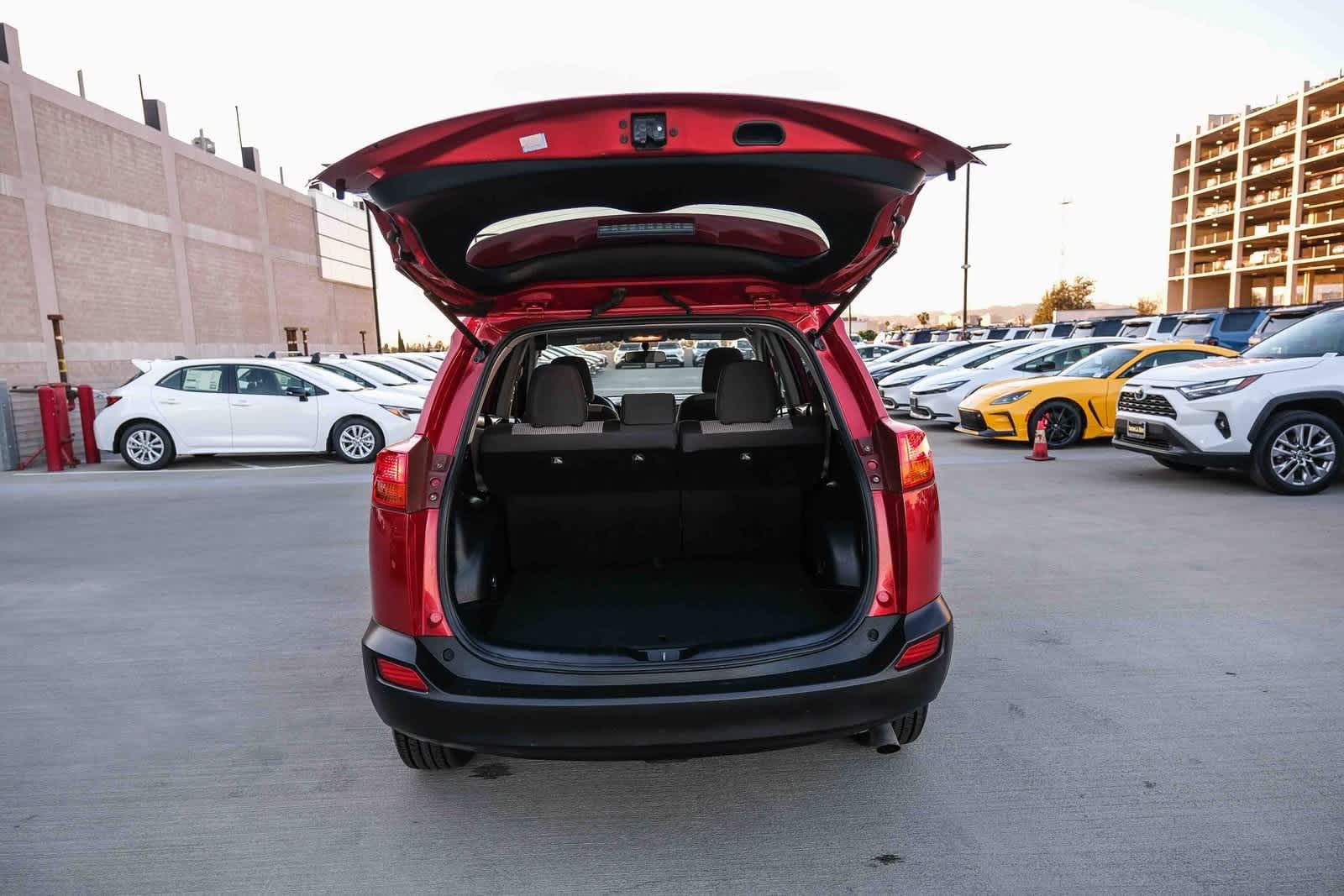 Thumbnail: 2015 Toyota RAV4 - 25