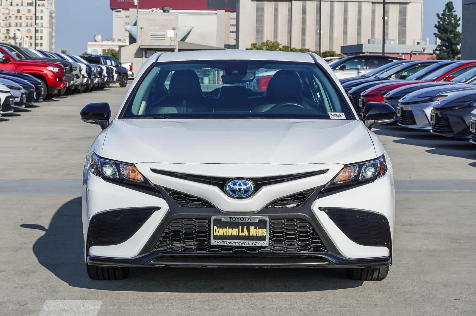 2022 Toyota Camry SE 2
