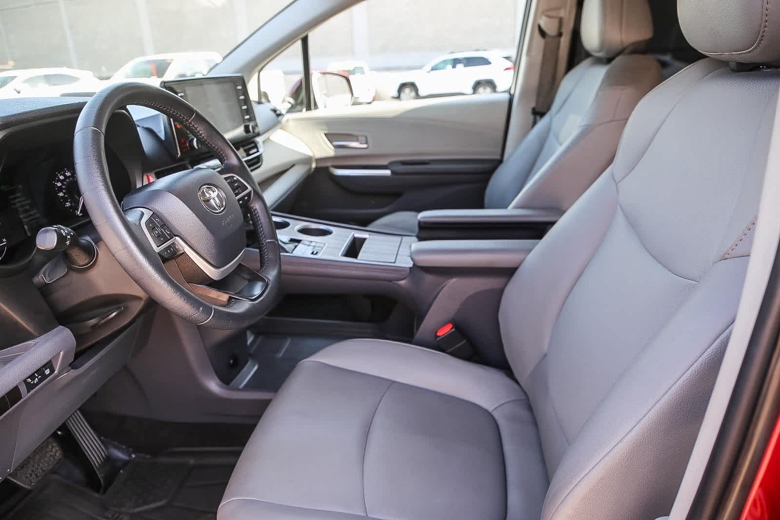 Thumbnail: 2021 Toyota Sienna - 18