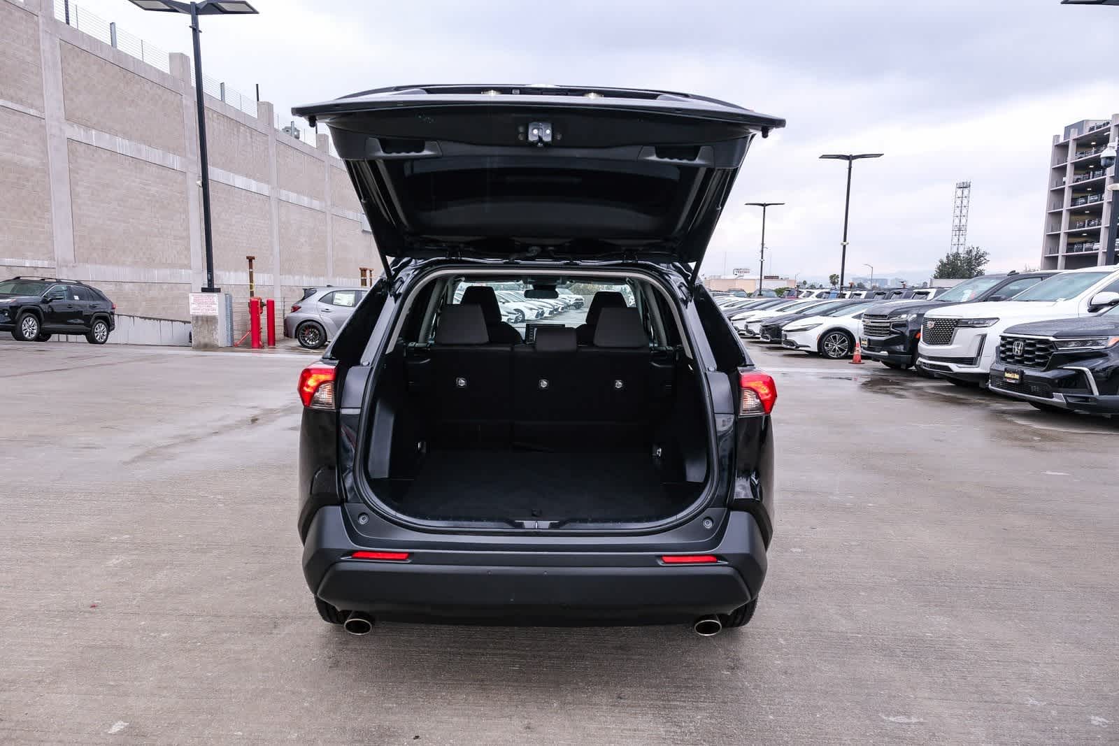 Thumbnail: 2022 Toyota RAV4 - 26