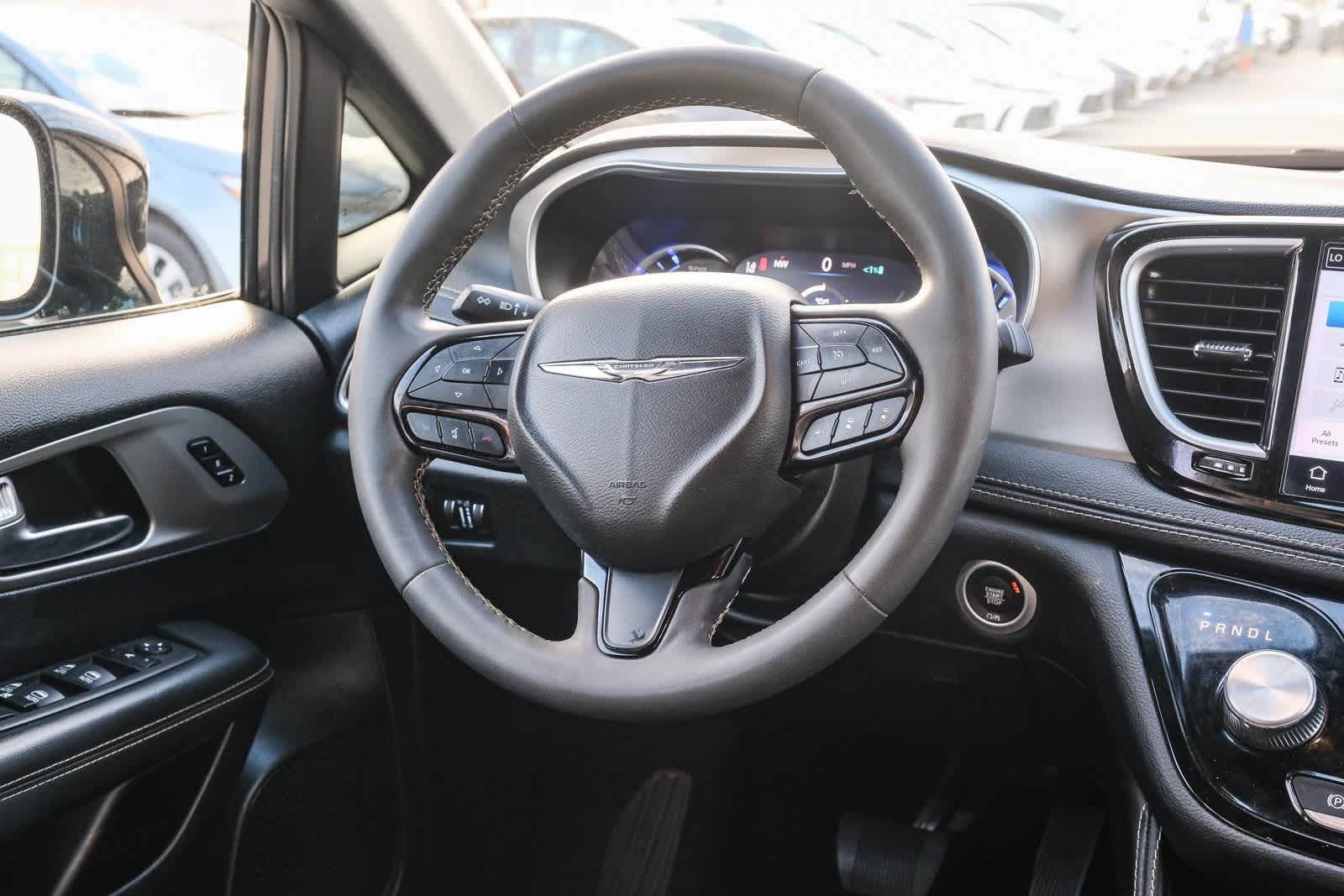 Thumbnail: 2023 Chrysler Pacifica - 17