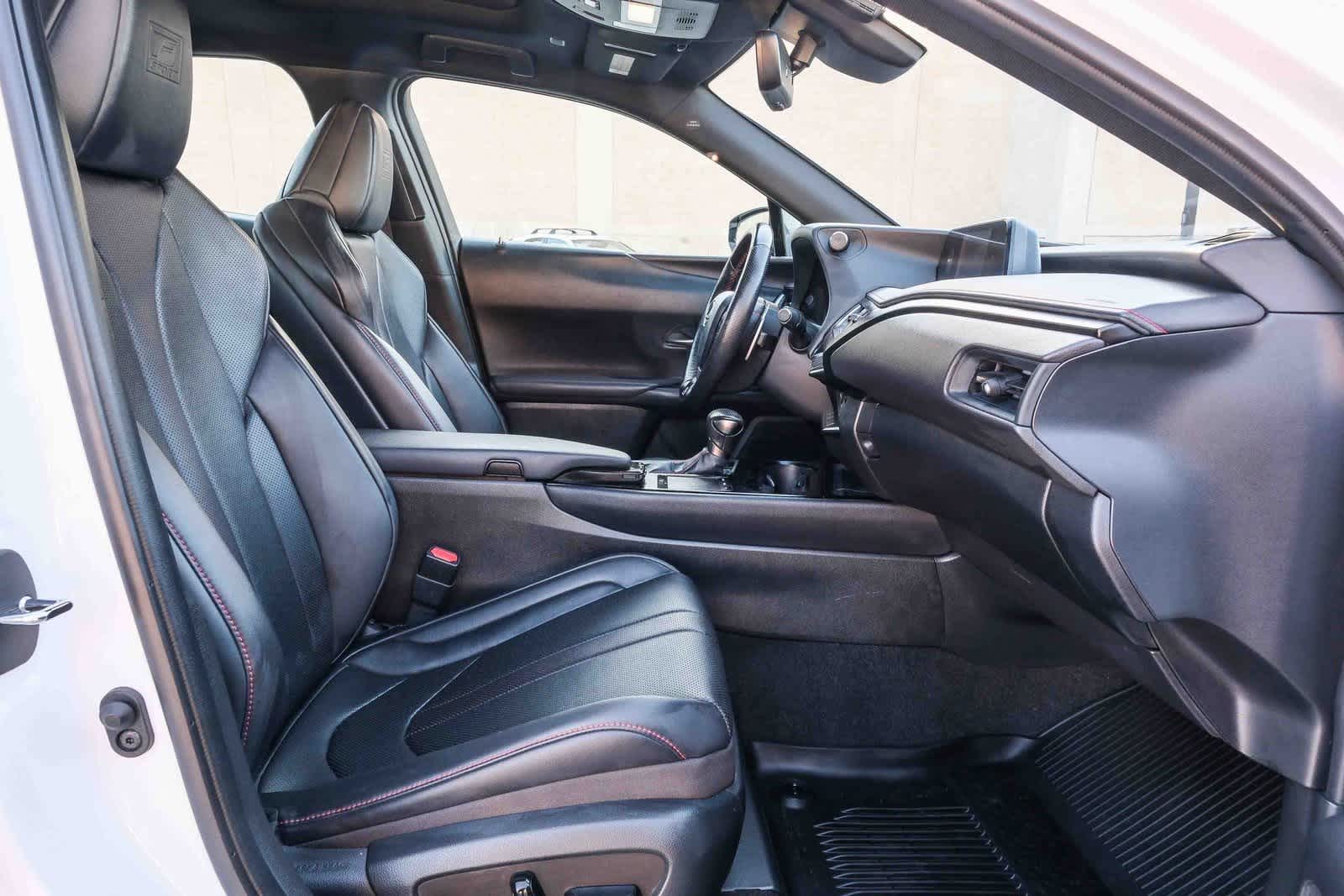 Thumbnail: 2019 Lexus UX - 18