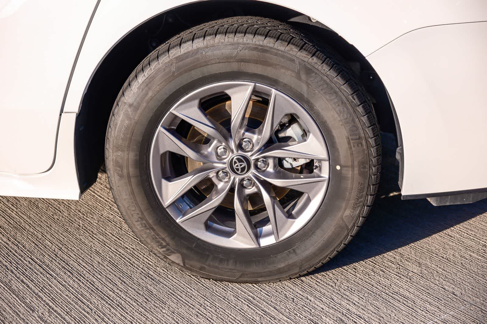 Thumbnail: 2021 Toyota Sienna - 9
