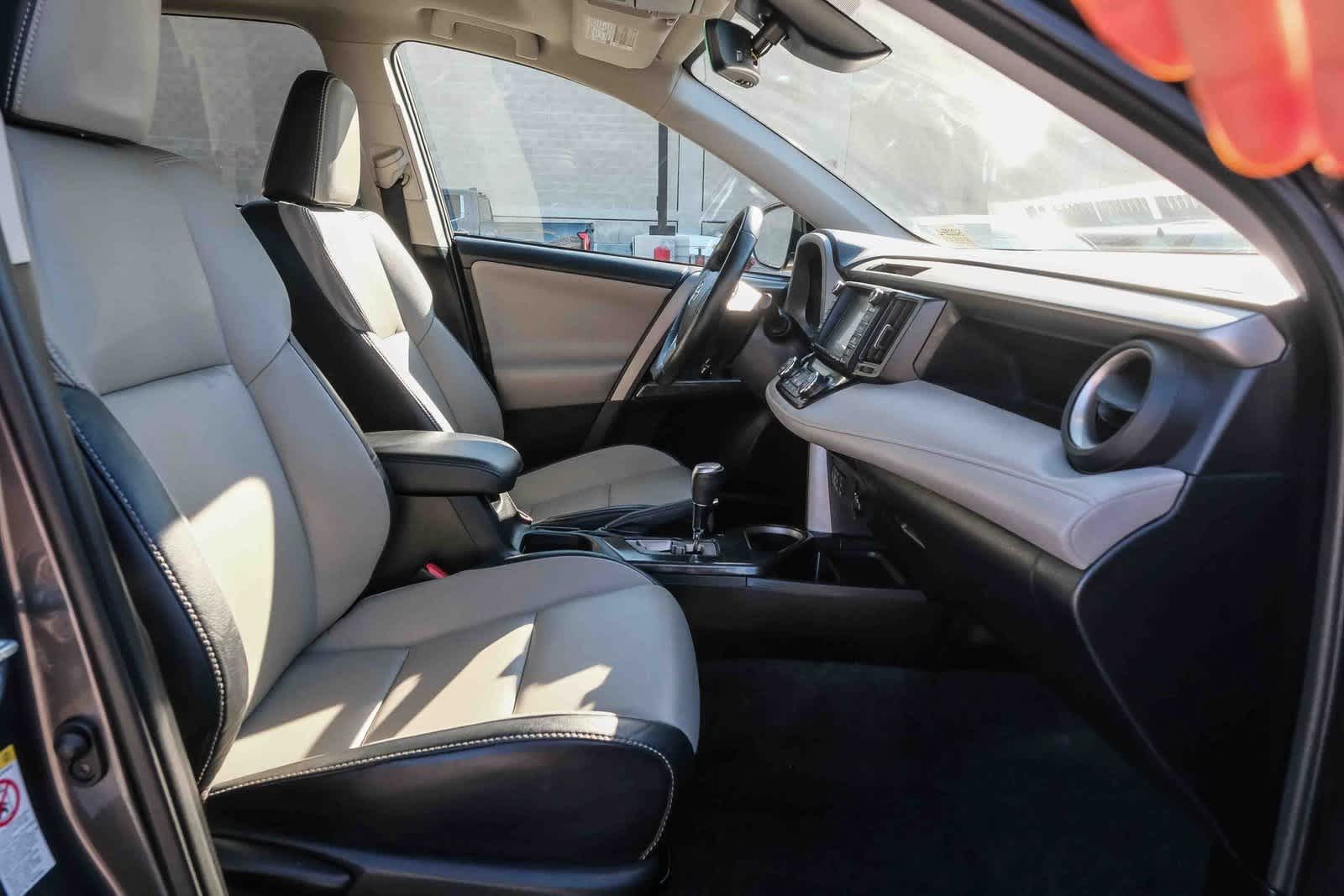 Thumbnail: 2017 Toyota RAV4 - 18