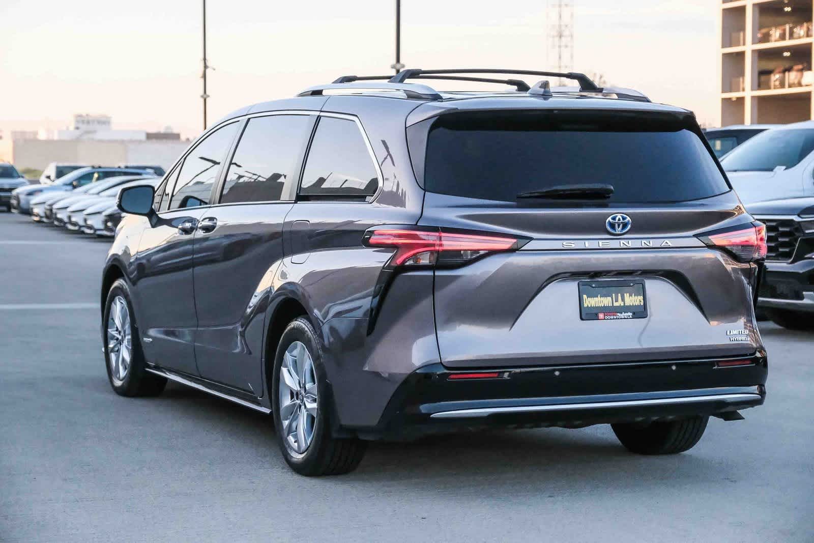 Thumbnail: 2021 Toyota Sienna - 6