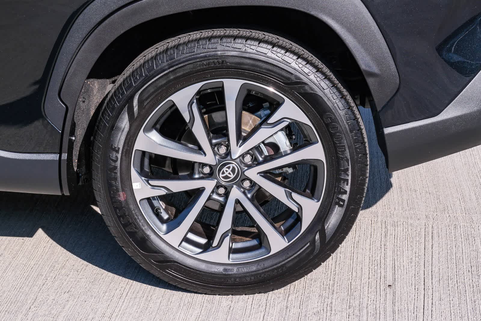 Thumbnail: 2025 Toyota Corolla Cross - 9