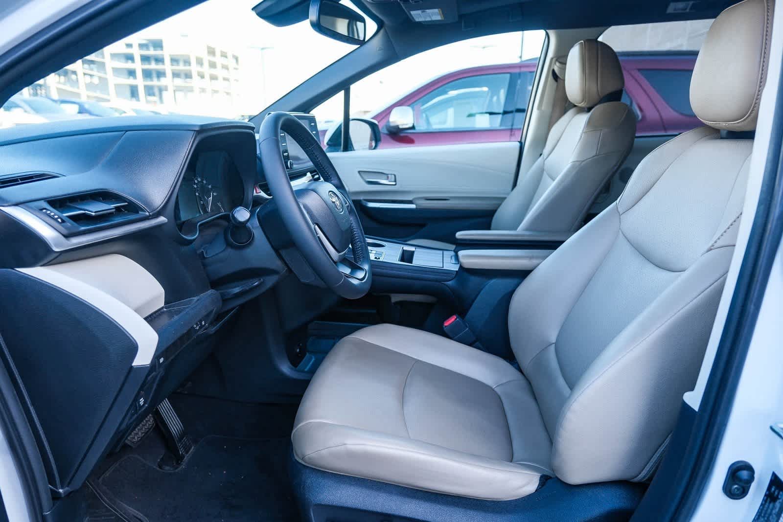 Thumbnail: 2021 Toyota Sienna - 21