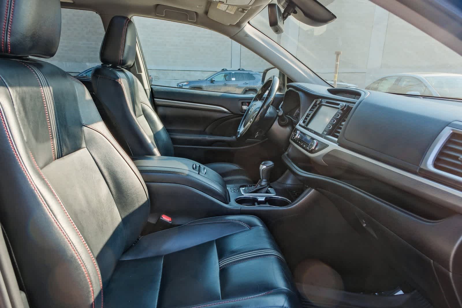 Thumbnail: 2019 Toyota Highlander - 17
