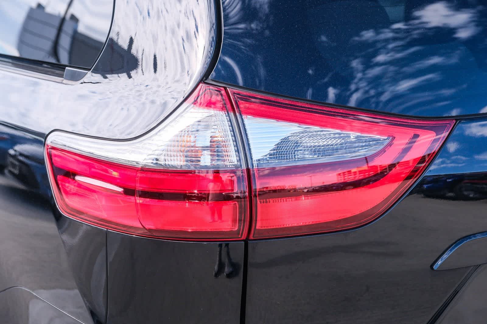 Thumbnail: 2020 Toyota Sienna - 7