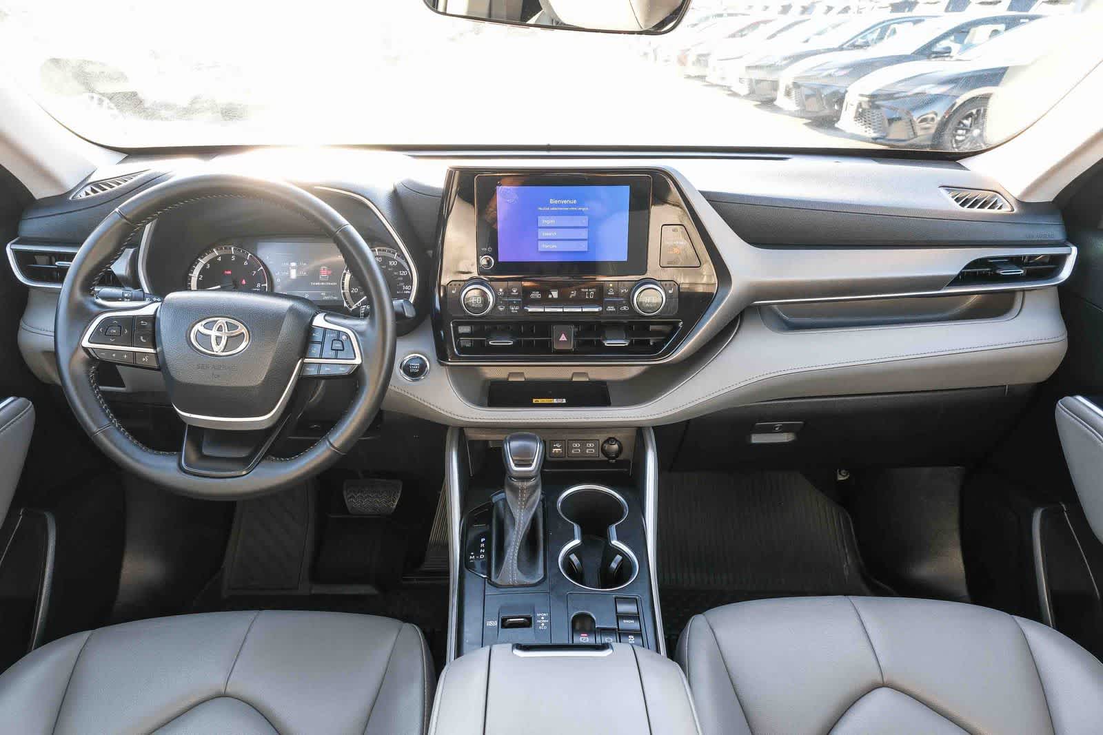 Thumbnail: 2023 Toyota Highlander - 13