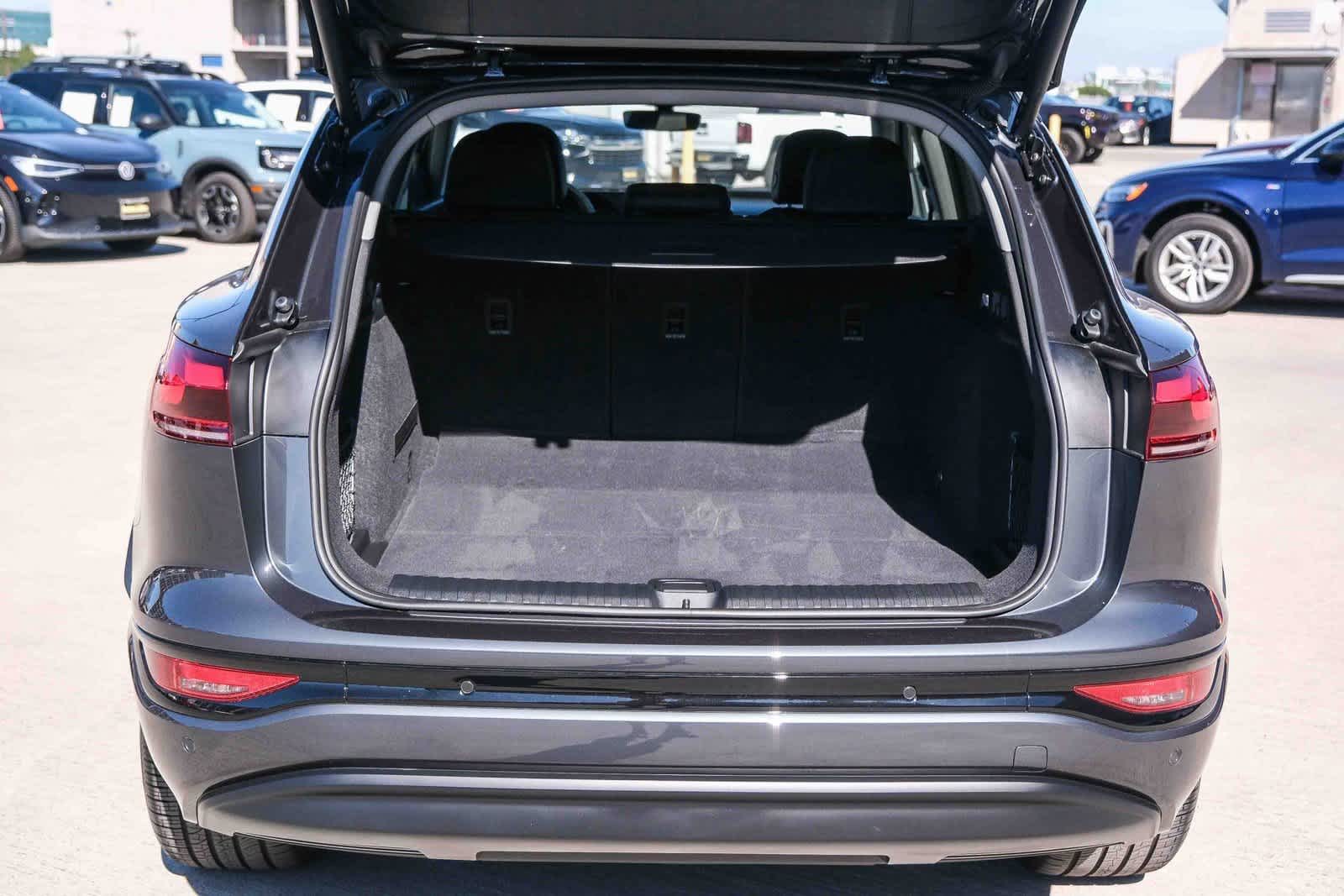Thumbnail: 2025 Audi Q6 e-tron - 24