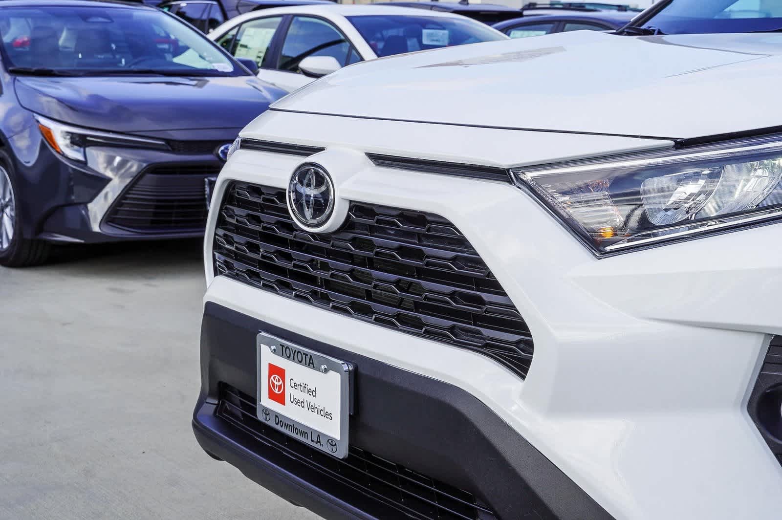 2021 Toyota RAV4 XLE 12