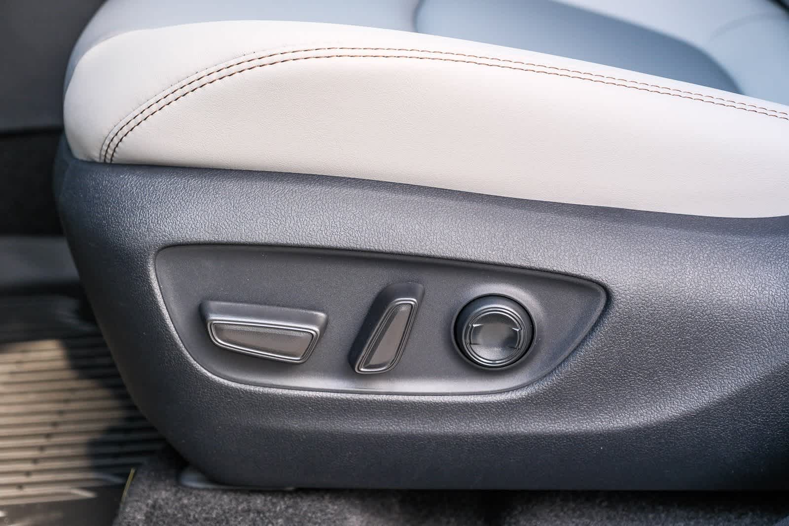 Thumbnail: 2025 Toyota RAV4 - 24