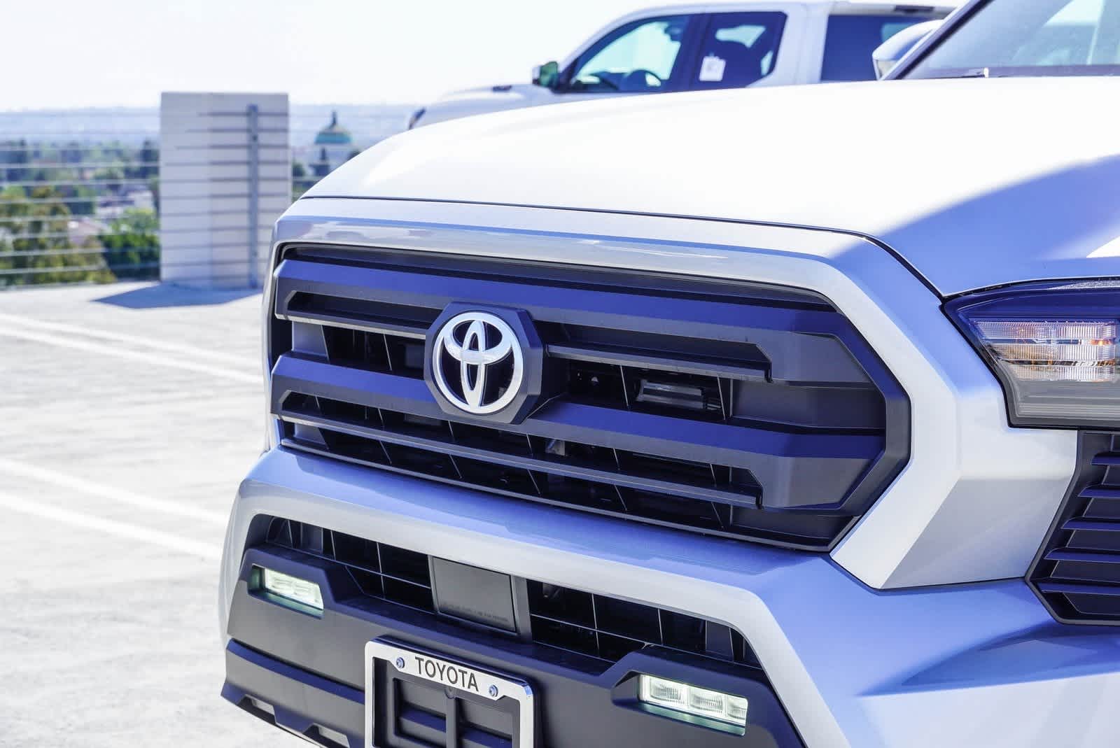 2025 Toyota Tacoma SR5 12