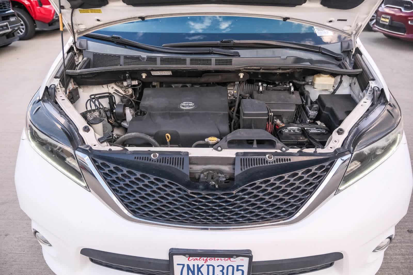 Thumbnail: 2015 Toyota Sienna - 27