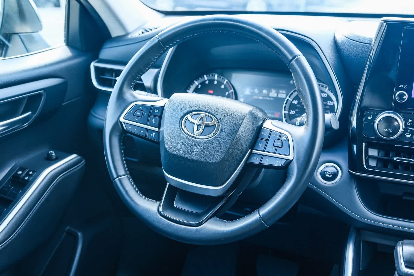 Thumbnail: 2024 Toyota Highlander - 16