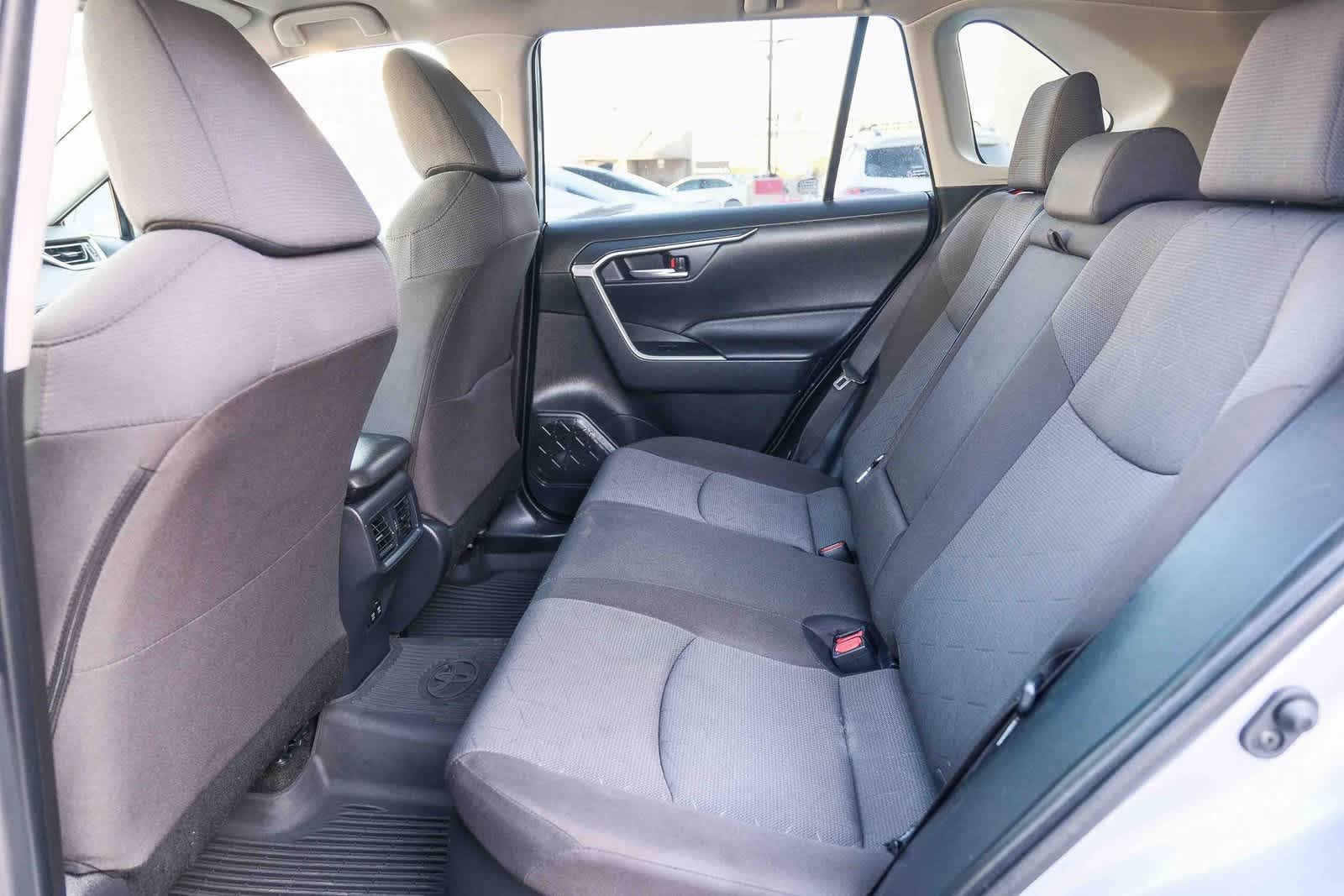 Thumbnail: 2020 Toyota RAV4 - 19